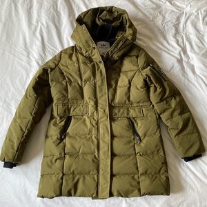 Orolay Women's Hooded Winter Down Coat Quilted Mid Length Puffer Jacket